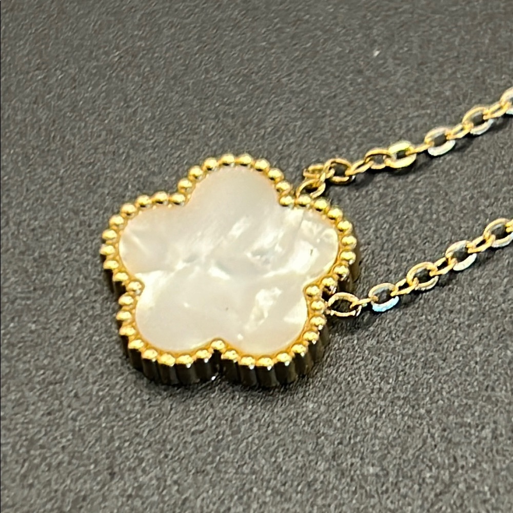 2/$25 🌺Stainless Steel - Gold Necklace with Mother of Pearl Clover Pendant